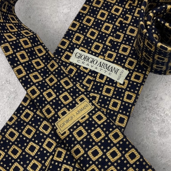 GIORGIO ARMANI VINTAGE Navy/Beige Silk LUXURY Tie ITALY - Picture 3 of 6